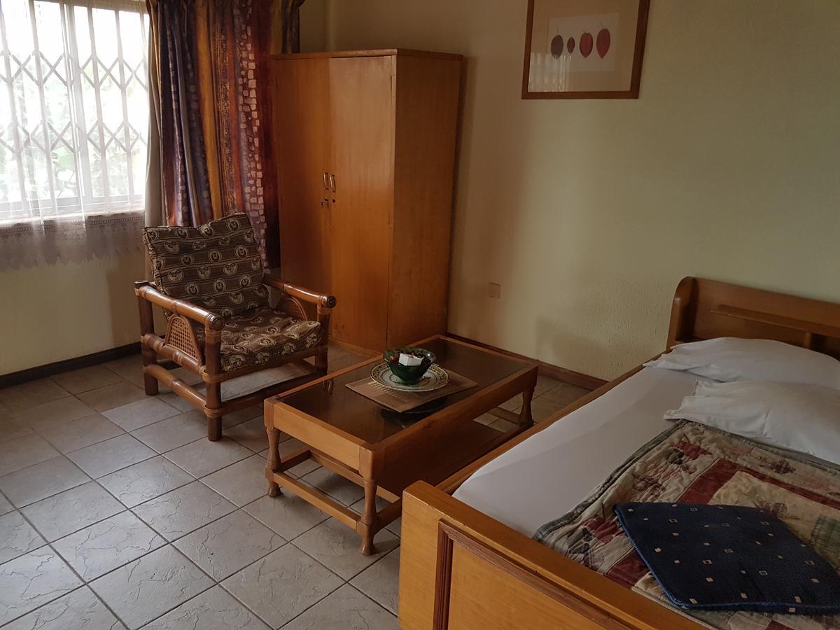 De Mod Hotel Ngleshi Amanfro Екстериор снимка