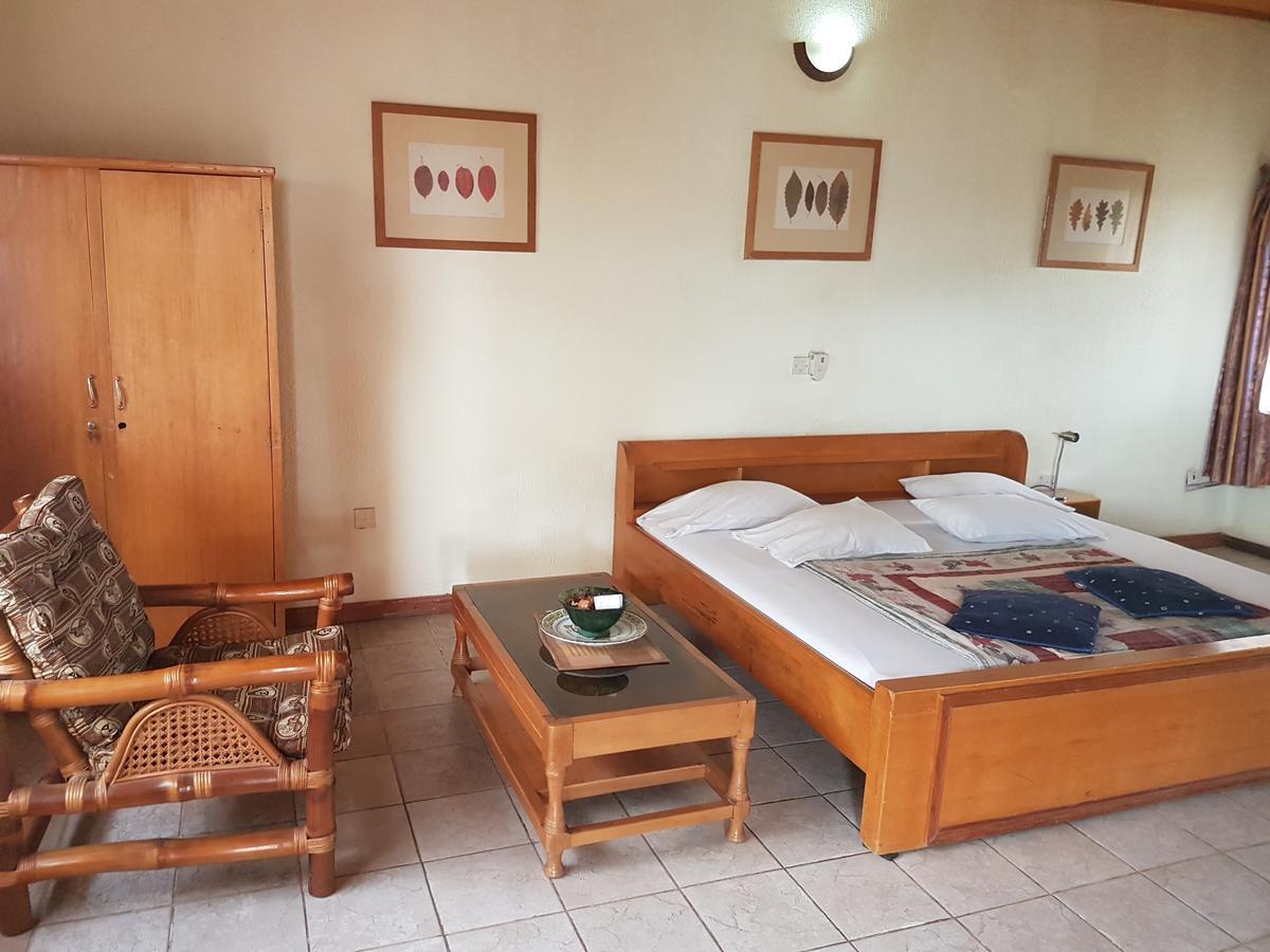 De Mod Hotel Ngleshi Amanfro Екстериор снимка