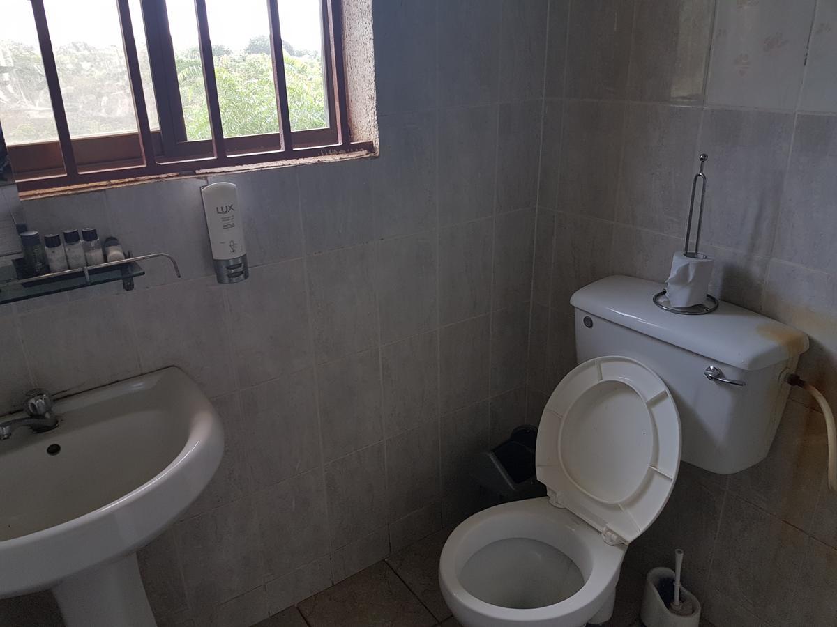 De Mod Hotel Ngleshi Amanfro Екстериор снимка