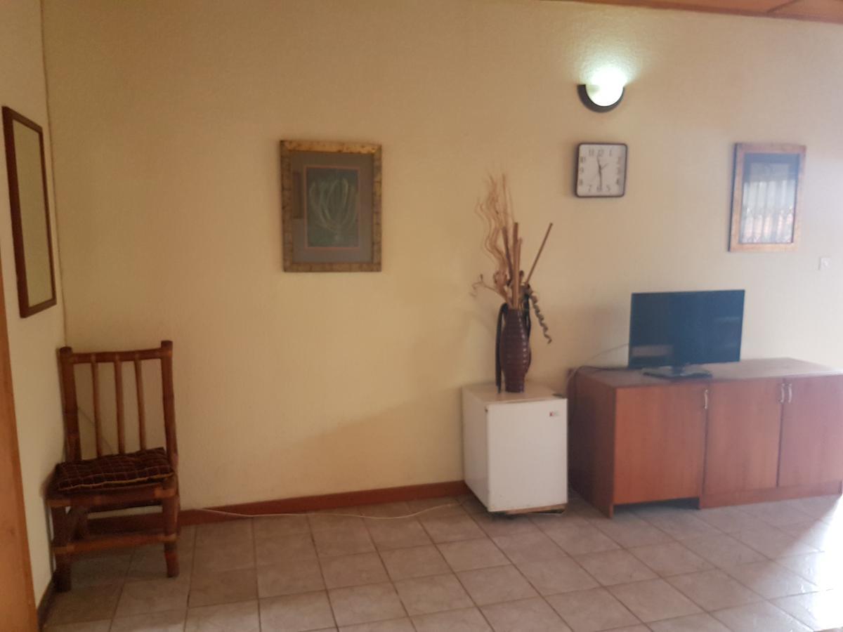 De Mod Hotel Ngleshi Amanfro Екстериор снимка